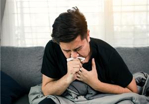 هل تشعر بألم في الصدر عند السعال؟.. احذر هذه الأعراض والأسباب