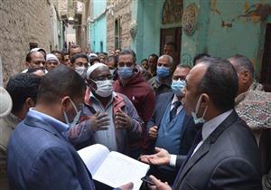 صور.. نائب محافظ المنيا يستمع لشكاوى أهالي مجلس قروي البرجاية