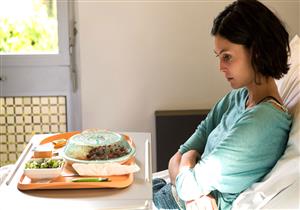 علامتان عند تناول الطعام قد تدل على الإصابة الشديدة بـ أوميكرون