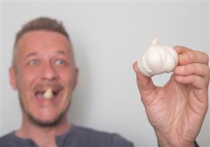 فوائد الثوم للرجال- يحميك من مرض خطير