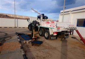 صور.. الدفع بسيارات الكسح لشفط مياه الأمطار من شوارع جنوب سيناء