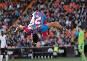 أوباميانج يقود برشلونة لاكتساح فالنسيا برباعية في الدوري الإسباني