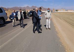 محافظ جنوب سيناء يعاين المواقع المقترحة لمحطات شحن مشروع الحافلات الكهربائية (صور)