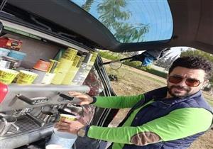 بعد ظهوره يبيع مشروبات.. الفنان كريم الحسيني: مشروع يسند والشغل مش عيب 