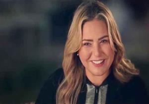 صابرين لـ حلا شيحة: "أي حاجة تستر المرأة شرف مش شرط الحجاب" (فيديو)