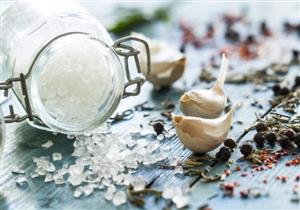 منها الملح والكافيين.. ابتعد عن هذه الأطعمة حتى لا تصاب بهشاشة العظام