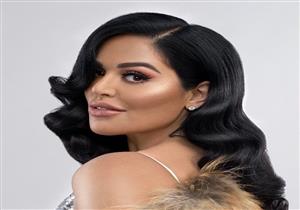 بفستان أنيق.. هكذا ظهرت خبير التجميل منى قطان في حفل زفافها 