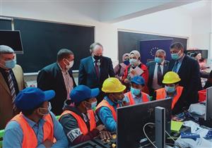 صور.. سفير الاتحاد الأوروبي يزور مدرسة محمد حسين هلال الميكانيكية في أسوان 