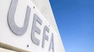 يويفا يعاقب فريق محمد صلاح بـ100 ألف يورو.. تفاصيل