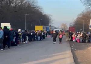 من كييف إلى الحدود البولندية.. معاناة الطلاب المصريين للهروب من الحرب مستمرة (فيديو)