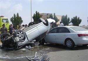 إصابة شخصين في اصطدام سيارة ملاكي برصيف الطريق الإقليمي