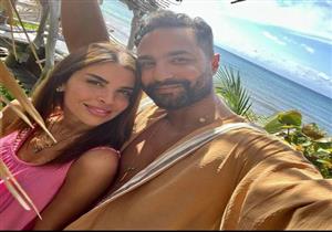 كريم فهمي يهنئ زوجته بعيد ميلادها بصور من المكسيك