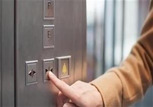 بين السماء والأرض.. إنقاذ شخص احتجز داخل مصعد عقار بالطالبية