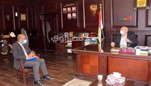 بالصور- محافظ الأقصر يستقبل المدير الجديد لفرع هيئة الرعاية الصحية