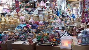 فيديو.. جولة داخل قيسارية أسيوط قبلة الأهالي لشراء فوانيس رمضان