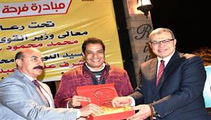 صور.. وزير القوى العاملة ومحافظ أسوان يطلقان مبادرة لسداد ديون الغارمات