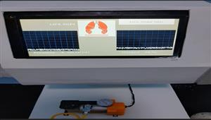 صور.. فريق طلابي في جامعة أسيوط يبتكر جهاز تنفس صناعي بخامات محلية