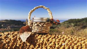 من خير الجبل.. مروى تغزل السلال بمحبة أهل الشام