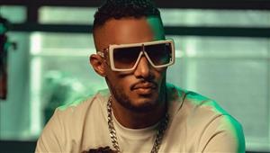 محمد رمضان يخضع لتجربة العلاج بالحجامة (فيديو)