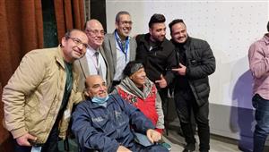 "على كرسي متحرك".. استقبال خاص لأمل الطائر في انتخابات جمعية المؤلفين والملحنين