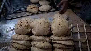 بعد ارتفاع البنزين.. شعبة المخابز تكشف حقيقة زيادة أسعار الخبز المدعم 