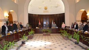 دون مصاريف إضافية.. تطبيق نظام الشباك الواحد لخدمة الطلاب الوافدين بجامعة الإسكندرية- صور