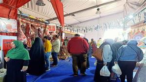 الأرز بـ 8 جنيهات.. إقبال على سلع "أهلًا رمضان" بالسويس (فيديو وصور)