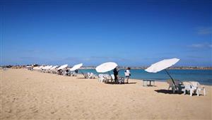 دقوا الشماسي من جديد.. الإسكندرية تودع "عوة وبرد العجوزة"- فيديو وصور