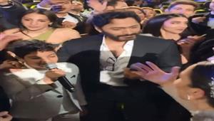 صور وفيديوهات| تامر حسني يحمل طفل "الغزالة رايقة" بحفل زفاف ابنة أصالة