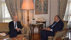 وزير الخارجية ونظيره اليوناني يؤكدان متانة العلاقات بين البلدين
