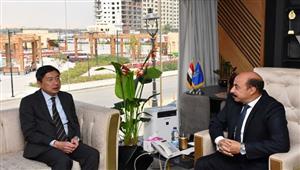 بالصور- محافظ أسوان يبحث مع سفير سنغافورة فرص الاستثمار وزيادة أعداد السائحين