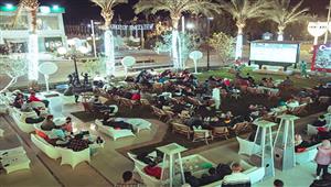 بالصور.. أهالي شرم الشيخ يتابعون مباراة مصر والسنغال بقطاع سوهو