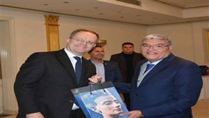 السفير البريطاني يُشيد بالمنيا: طقس معتدل ومناطق أثرية جذابة