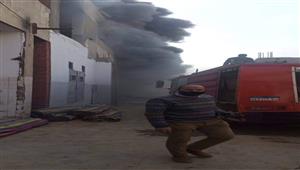 بالصور- السيطرة على حريق بمصنع "حصير" في شبرا الخيمة 