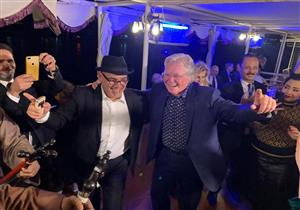 حسين فهمي وسط النيل محاطا بالنجوم في "الأقصر للسينما الأفريقية"