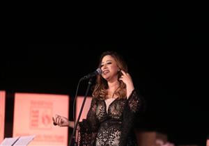 ريهام عبدالحكيم تهدي والدتها أغنية "أمي يا دنيتي" بمناسبة عيد الأم (خاص)