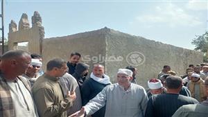 بالفيديو والصور- المئات يشيعون جنازة شقيقة وزير الأوقاف من مسقط رأسه ببني سويف