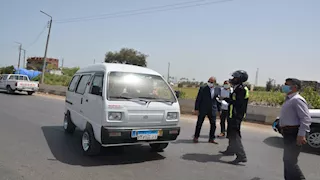 بعد تداول فيديو.. ضبط قائدي سيارتين ساروا عكس الاتجاه في العاشر من رمضان