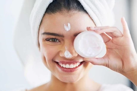 ماء الورد - يخلصك من مشاكل البشرة في هذه الحالة