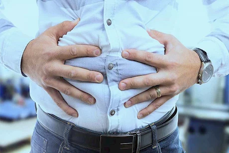 أطعمة ومشروبات تسبب عسر الهضم.. تجنبها في رمضان