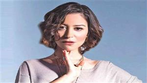 ماذا قالت منة شلبي لمتابع استخدم اسم عائلتها على "تويتر"؟