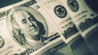 بنكا الأهلي ومصر يقودان أسعار الدولار للارتفاع منتصف تعاملات اليوم