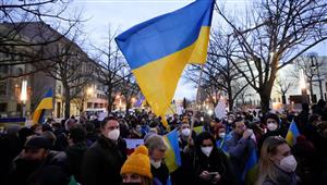 متظاهرون ضد الحرب يحتشدون في الجناح الروسي في بينالي البندقية