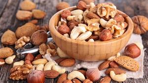 لا تستطيع النوم بعد السحور.. قائمة بالأطعمة التي يجب تجنبها