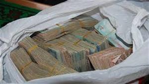 سائق سرق خزينة شركة واشترى سيارة: "كنت بمر بضائقة مالية"