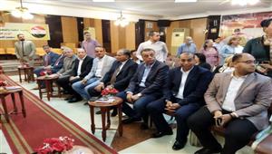 صور.. محافظ بورسعيد يترأس وفد تهنئة الأقباط بـ"عيد القيامة" 