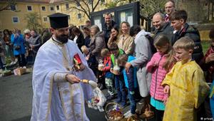 ألمانيا: لاجئون أوكرانيون يحتفلون بعيد الفصح في دير روسي 