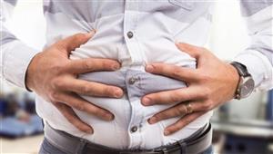 طبيب يحدد أسباب الانتفاخ وطرق التخلص منها