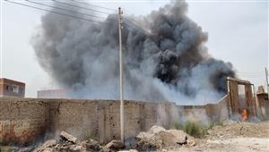 بالصور- السيطرة على حريق بالقرب من محطة وقود بالقليوبية