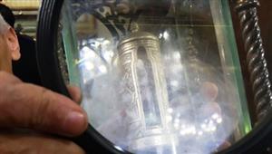 من بينها جزء من قميص النبي... السيسي يتفقد حجرة مقتنيات الرسول بالحسين (صور)